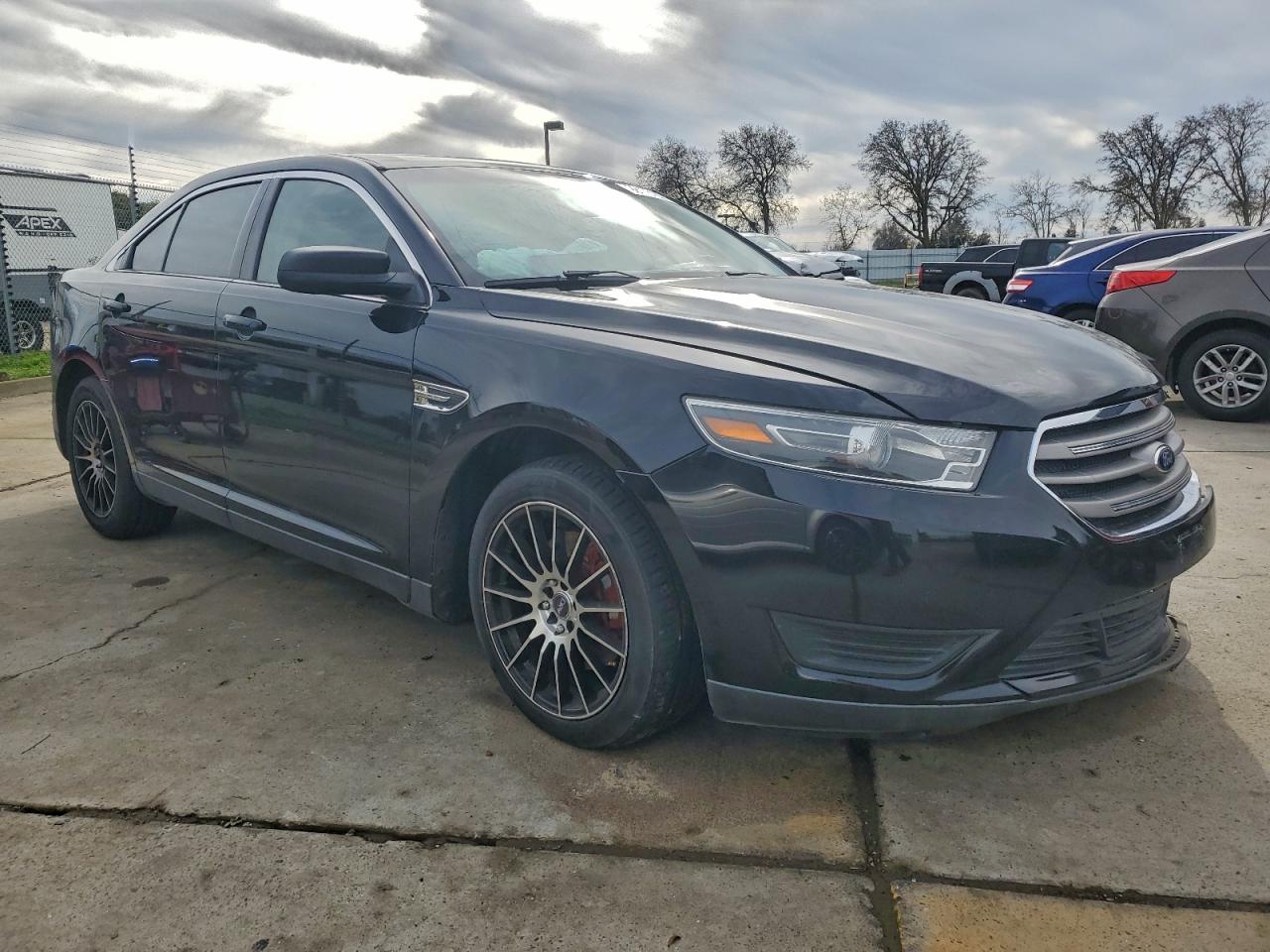 2016 FORD TAURUS SE photo 4