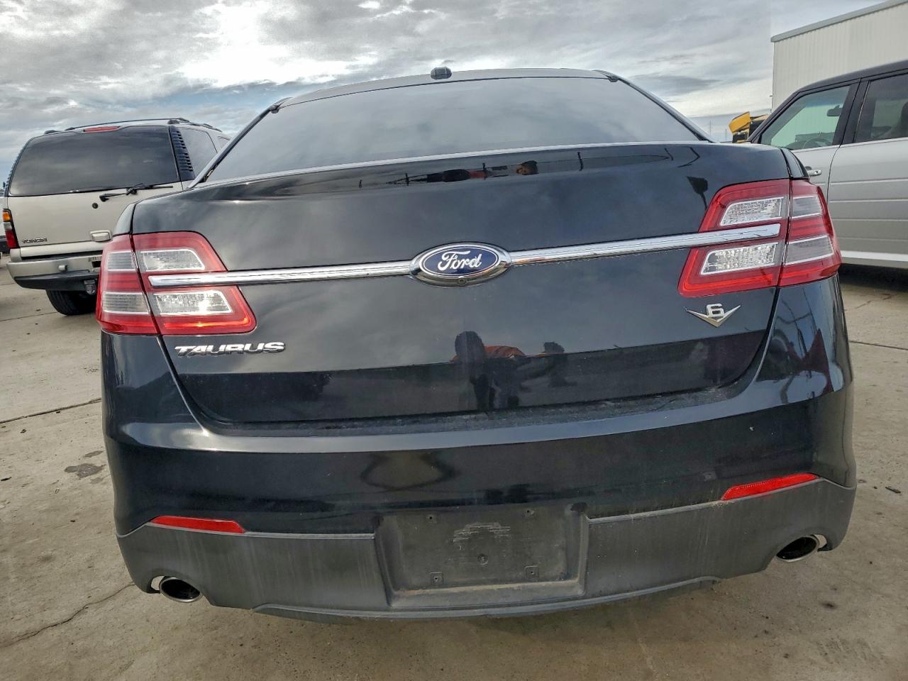 2016 FORD TAURUS SE photo 6