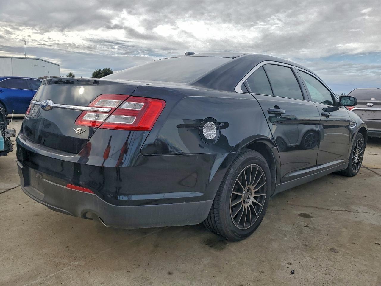 2016 FORD TAURUS SE photo 3