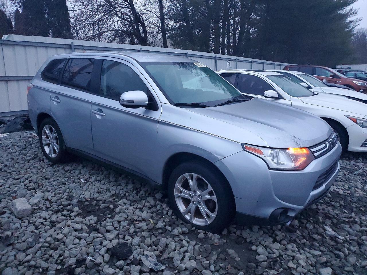 2014 MITSUBISHI OUTLANDER SE photo 4