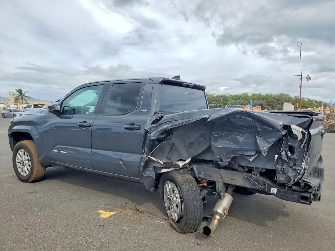 2024 TOYOTA TACOMA DOUBLE CAB photo 2