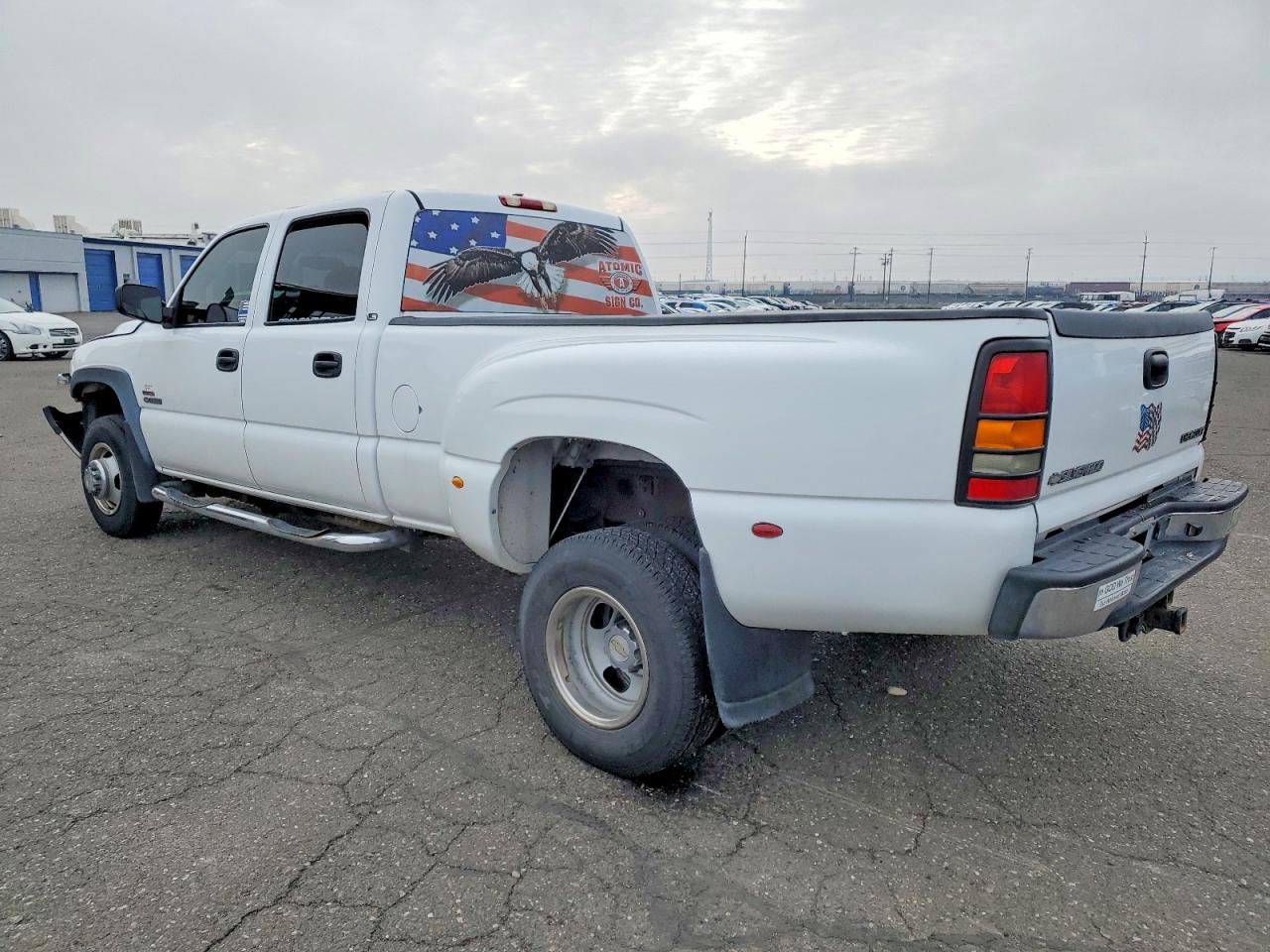 2002 CHEVROLET SILVERADO C3500 photo 2