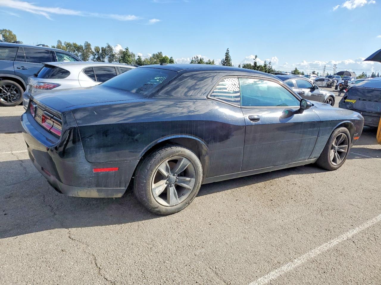 2016 DODGE CHALLENGER SXT photo 3