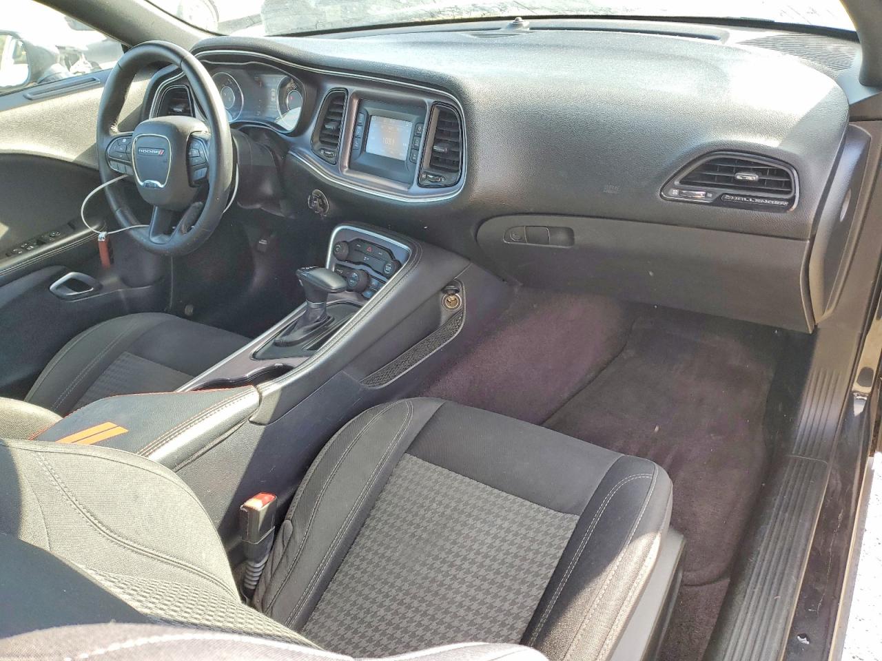 2016 DODGE CHALLENGER SXT photo 8