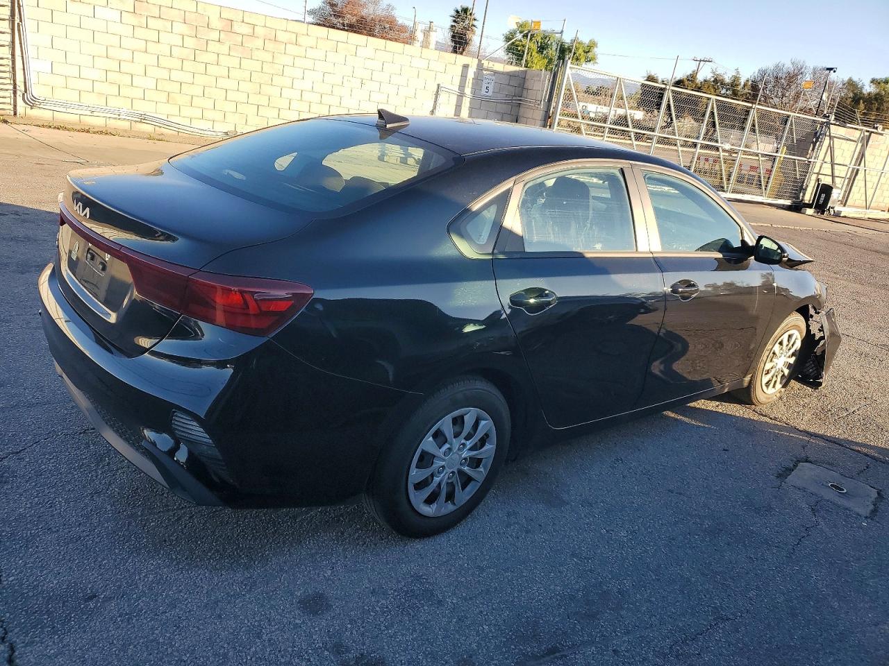 2024 KIA FORTE LX photo 3