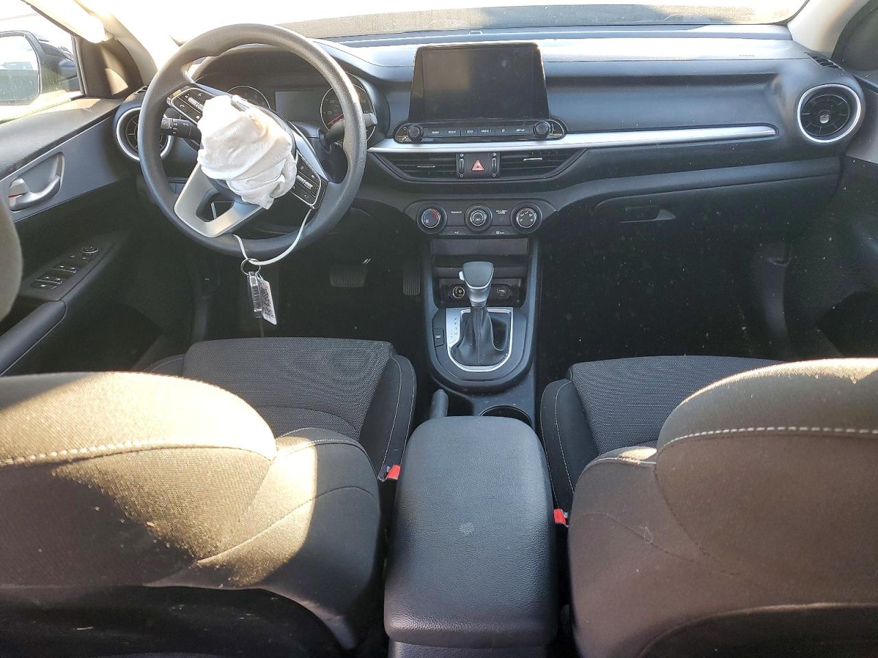 2024 KIA FORTE LX photo 8