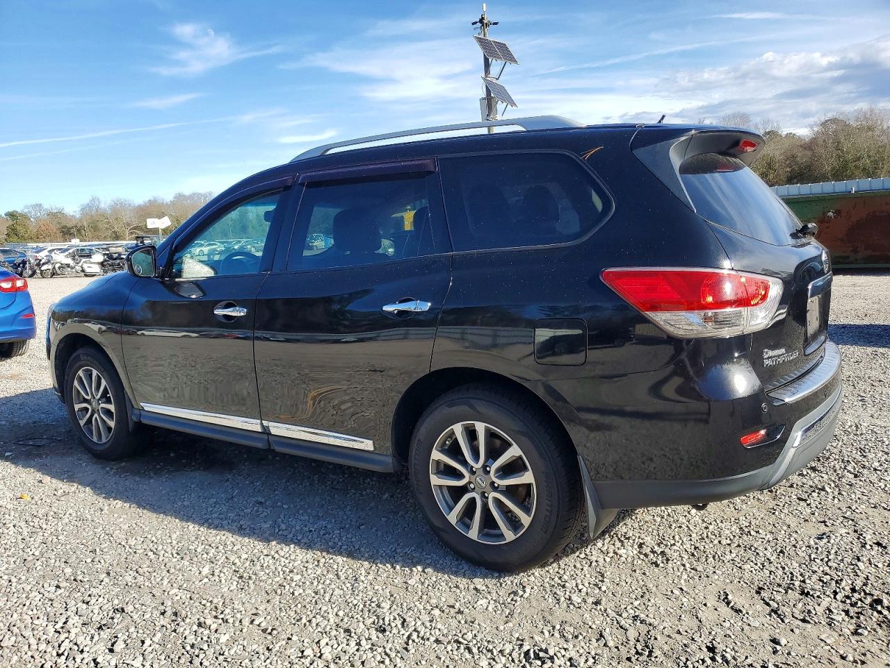 2013 NISSAN PATHFINDER S photo 2