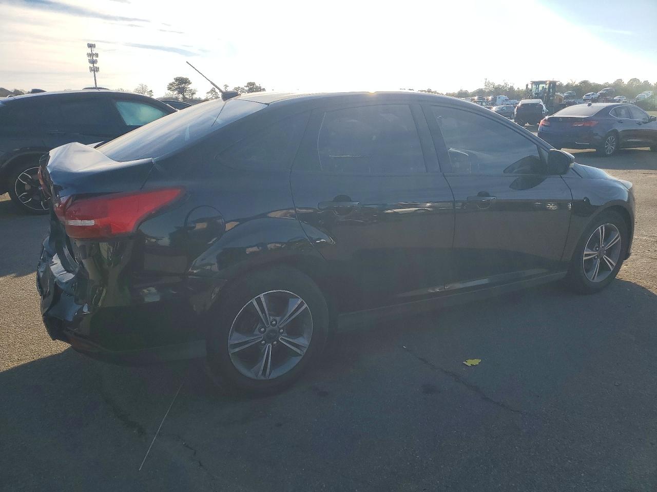 2017 FORD FOCUS SE photo 3
