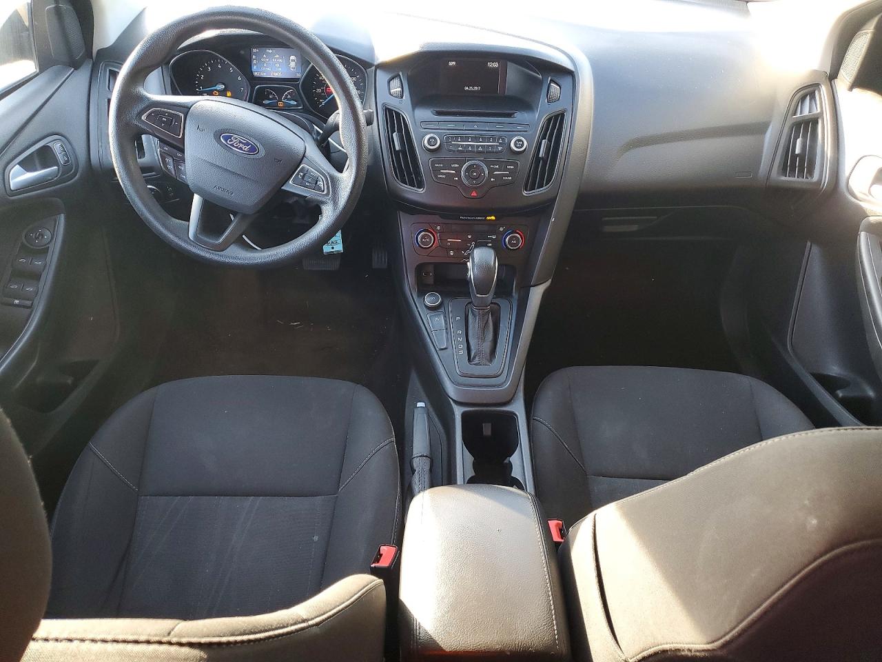 2017 FORD FOCUS SE photo 8