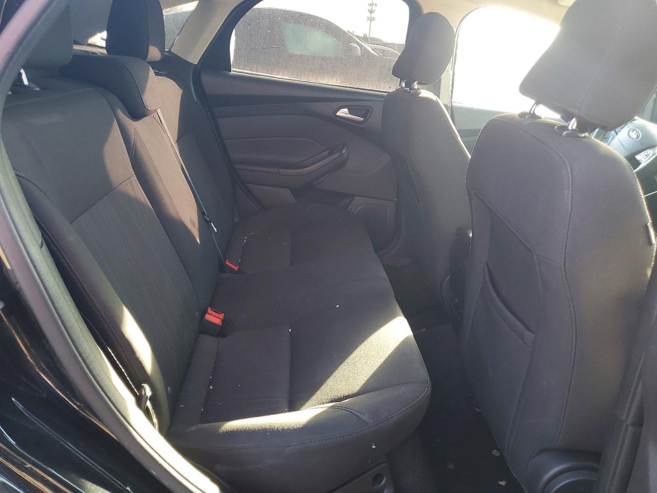 2017 FORD FOCUS SE photo 10