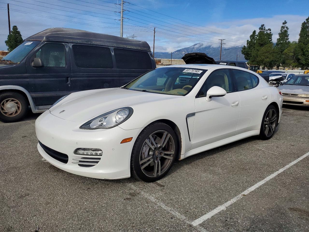 2011 PORSCHE PANAMERA