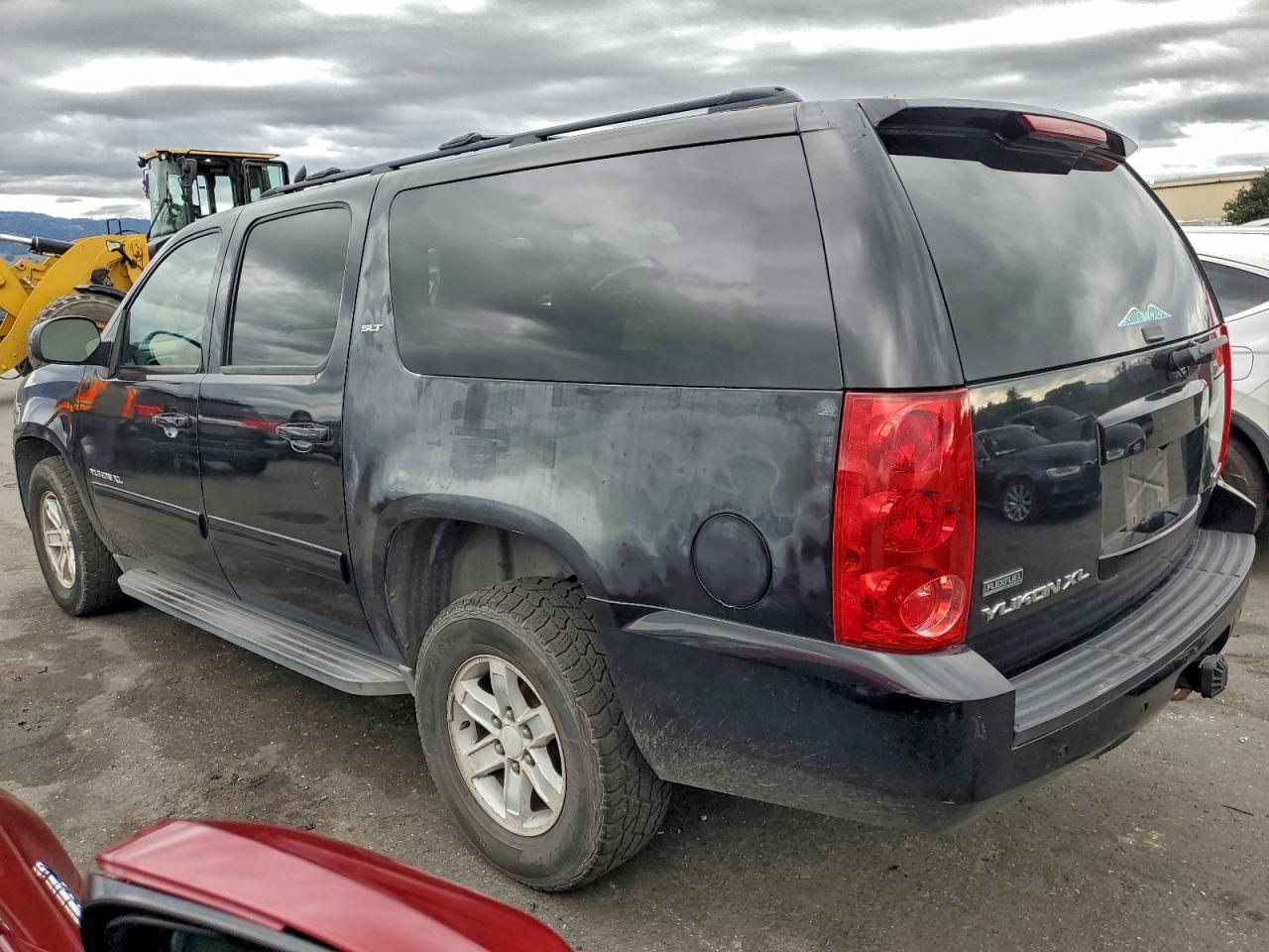 2012 GMC YUKON XL K1500 SLT photo 2