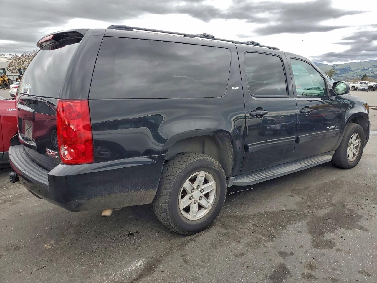 2012 GMC YUKON XL K1500 SLT photo 3