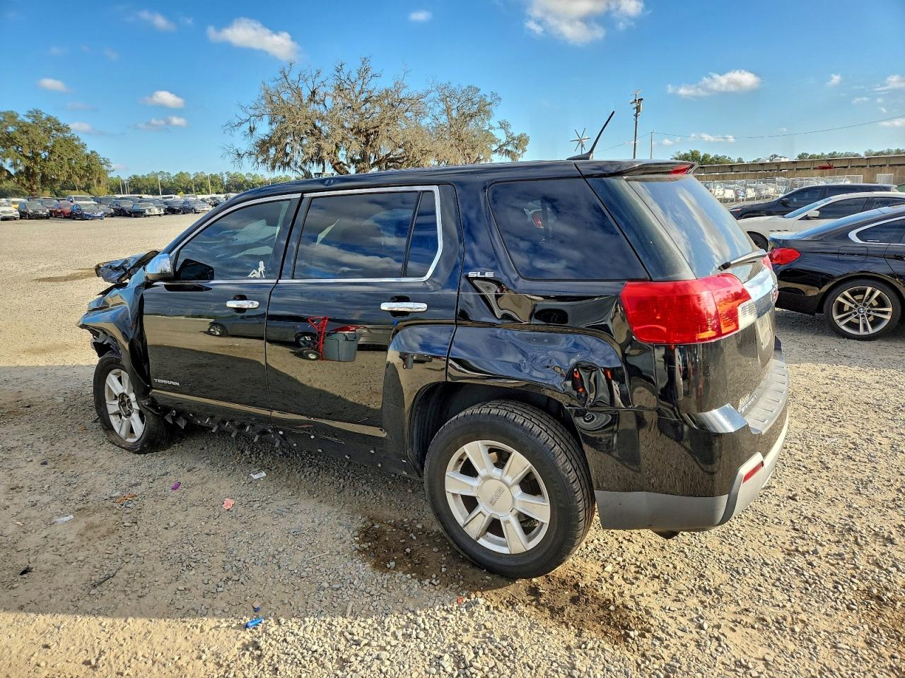 2013 GMC TERRAIN SLE photo 2