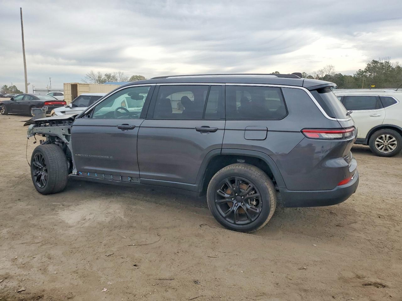 2023 JEEP GRAND CHEROKEE L LAREDO photo 2