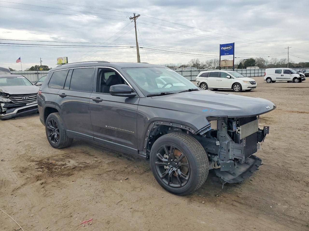 2023 JEEP GRAND CHEROKEE L LAREDO photo 4