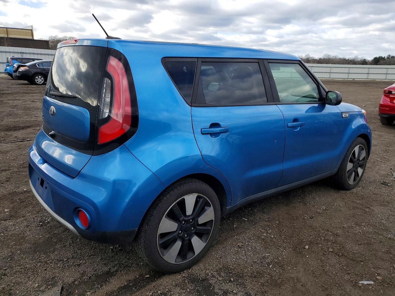 2018 KIA SOUL + photo 3