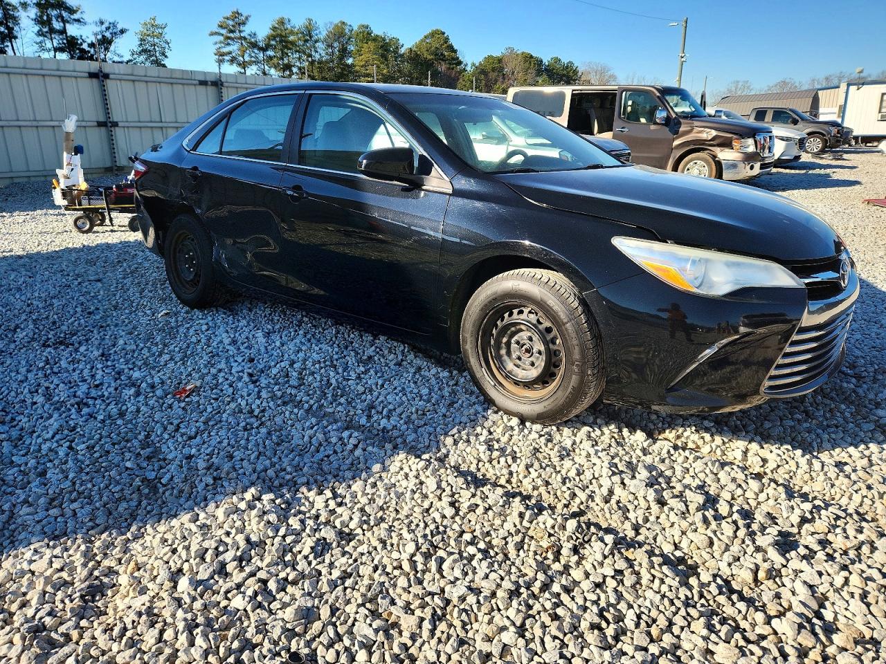 2017 TOYOTA CAMRY LE photo 4