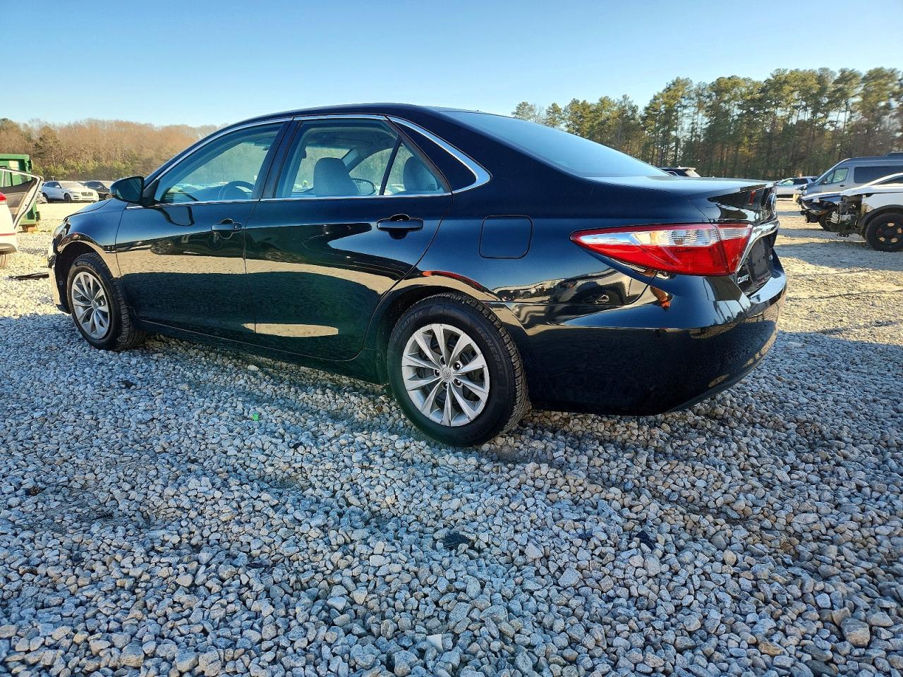 2017 TOYOTA CAMRY LE photo 2