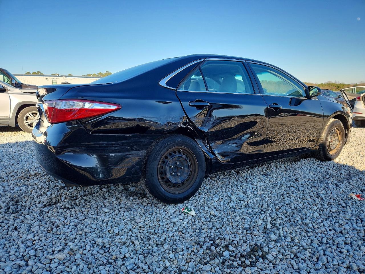 2017 TOYOTA CAMRY LE photo 3