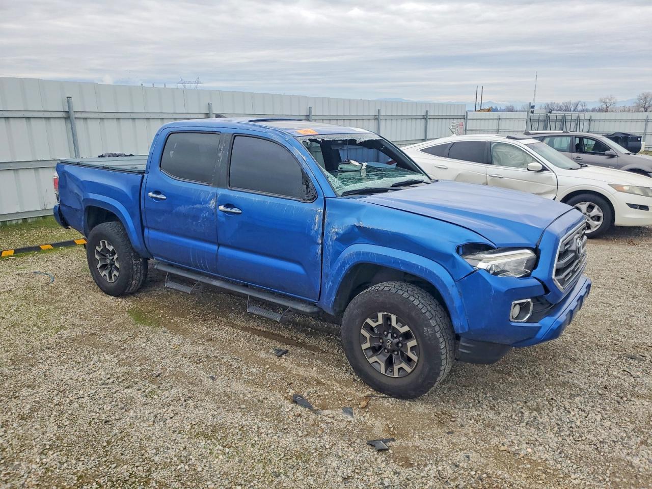 2017 TOYOTA TACOMA DOUBLE CAB photo 4
