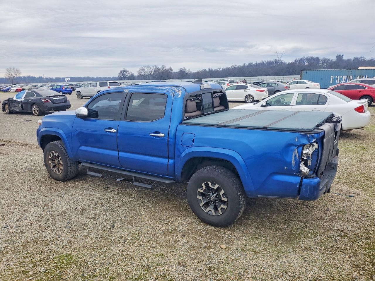 2017 TOYOTA TACOMA DOUBLE CAB photo 2