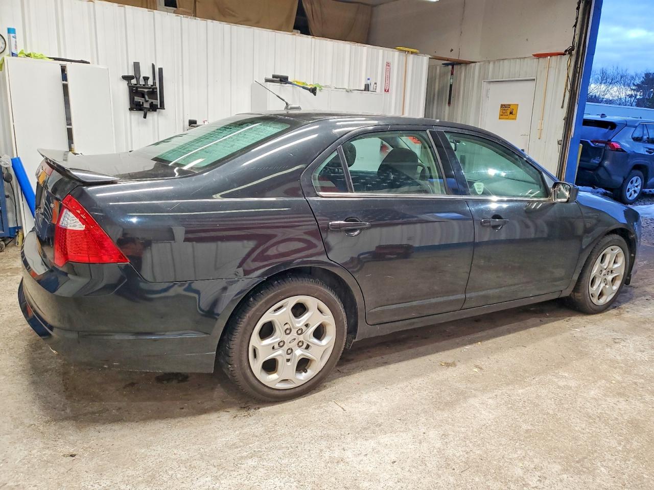2011 FORD FUSION SE photo 3