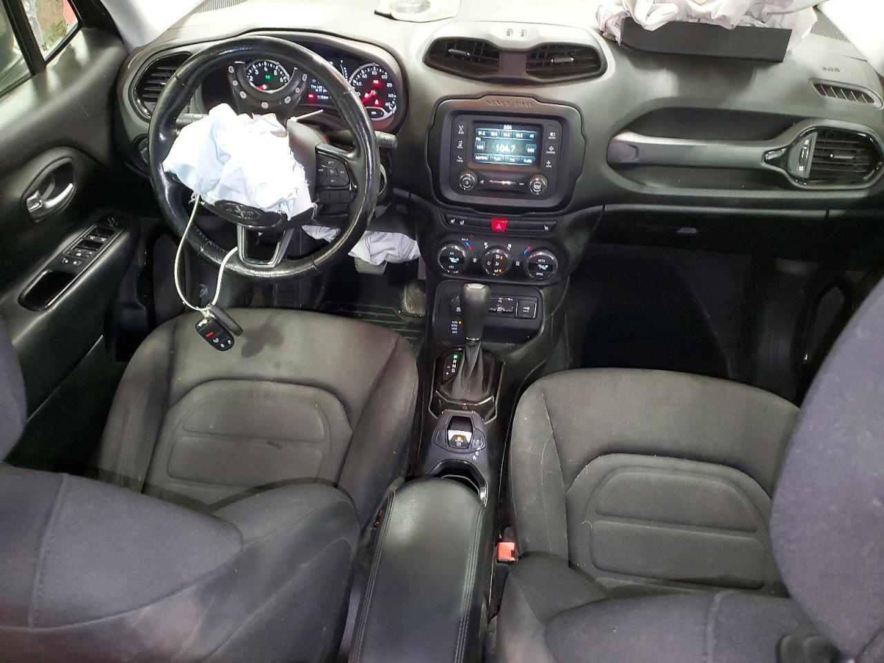 2017 JEEP RENEGADE LATITUDE photo 8