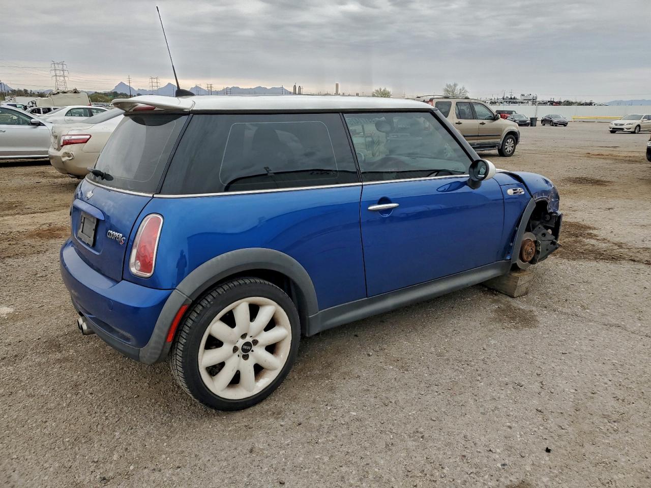 2005 MINI COOPER S photo 3