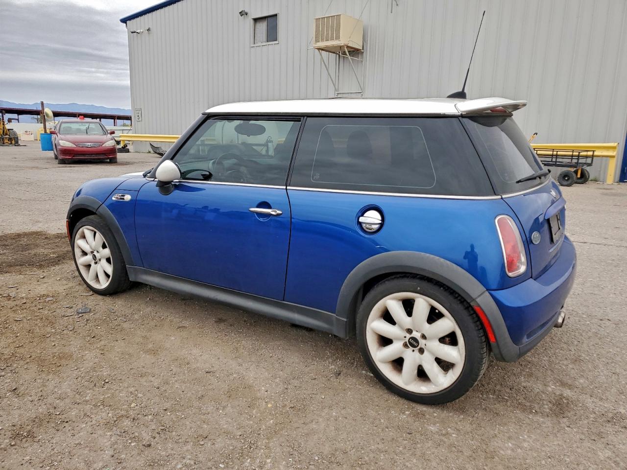 2005 MINI COOPER S photo 2