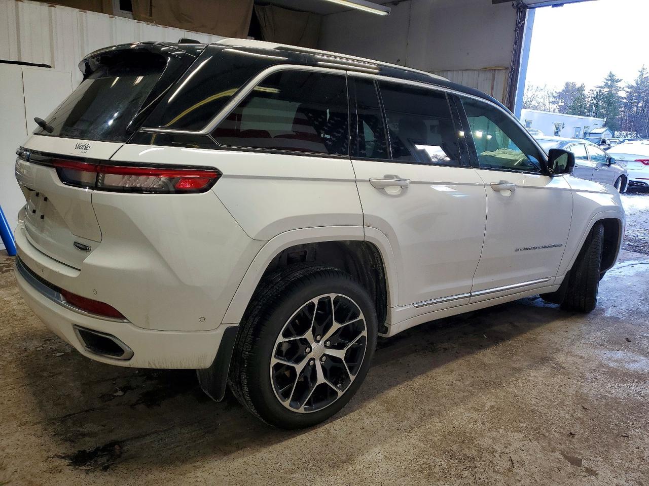 2022 JEEP GRAND CHEROKEE SUMMIT 4XE photo 3