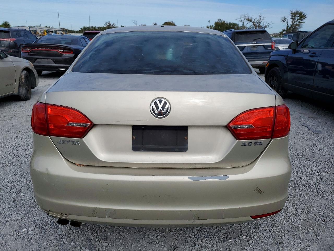 2013 VOLKSWAGEN JETTA SE photo 6