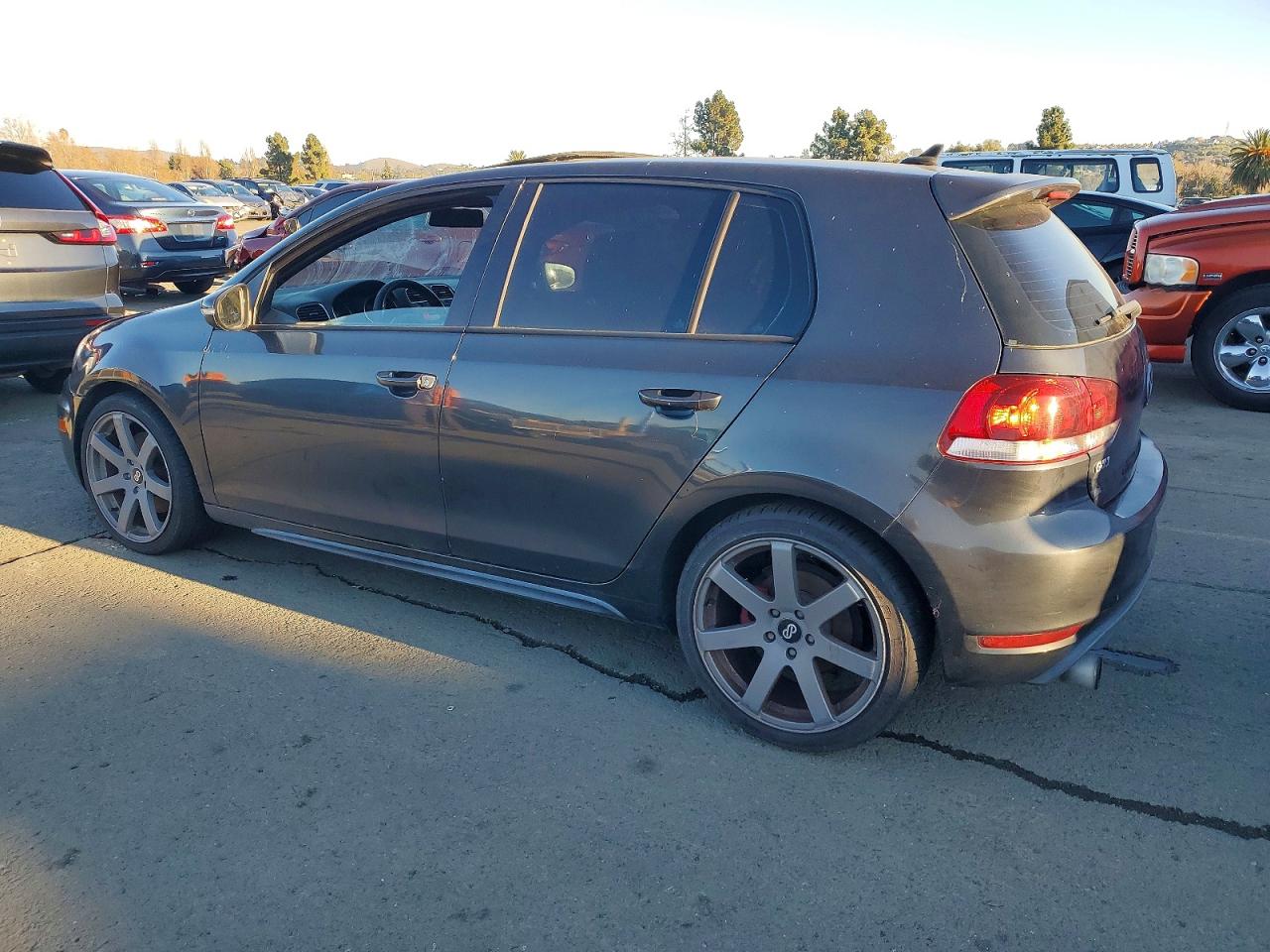 2012 VOLKSWAGEN GTI photo 2