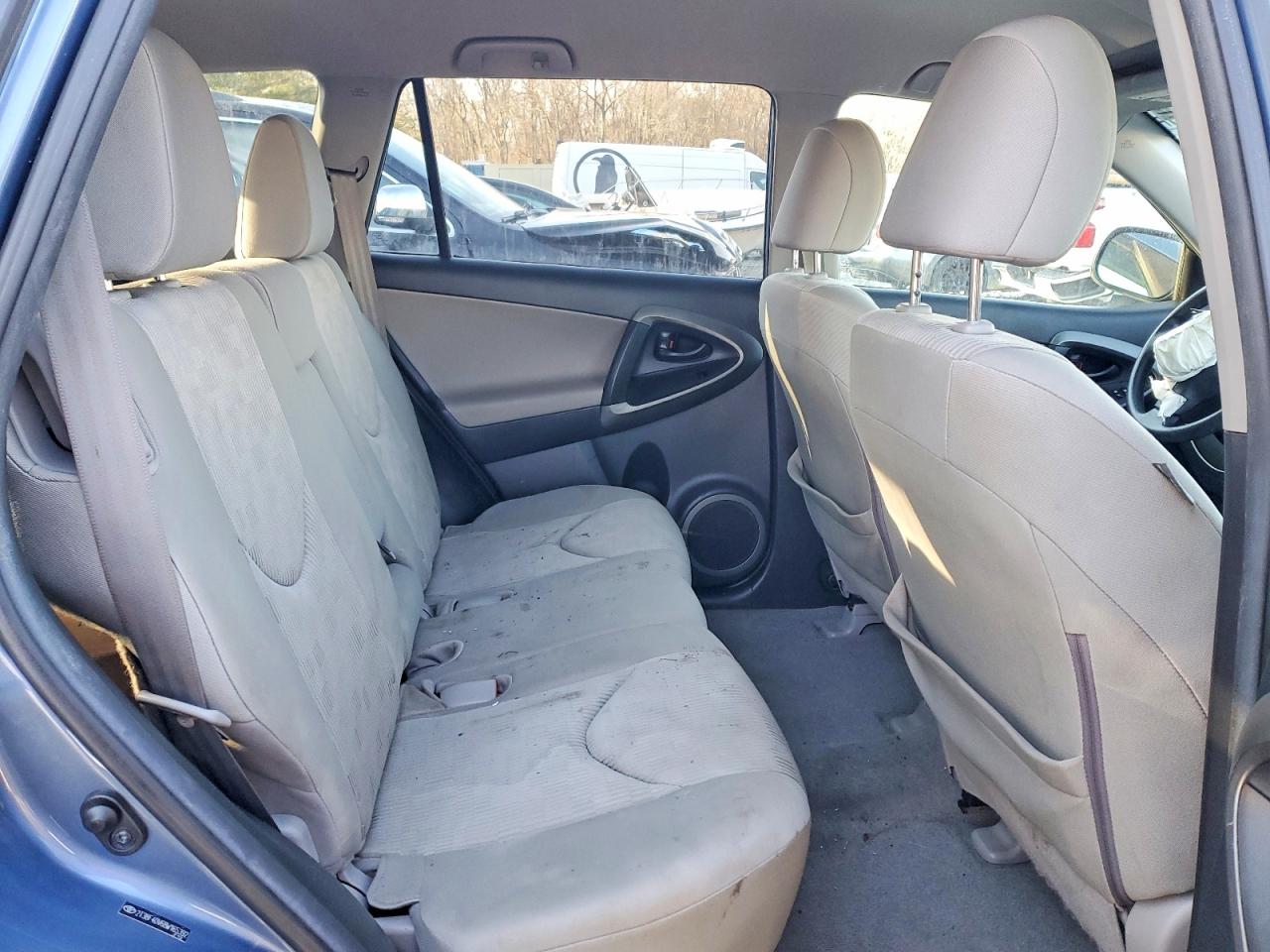 2011 TOYOTA RAV4 photo 11