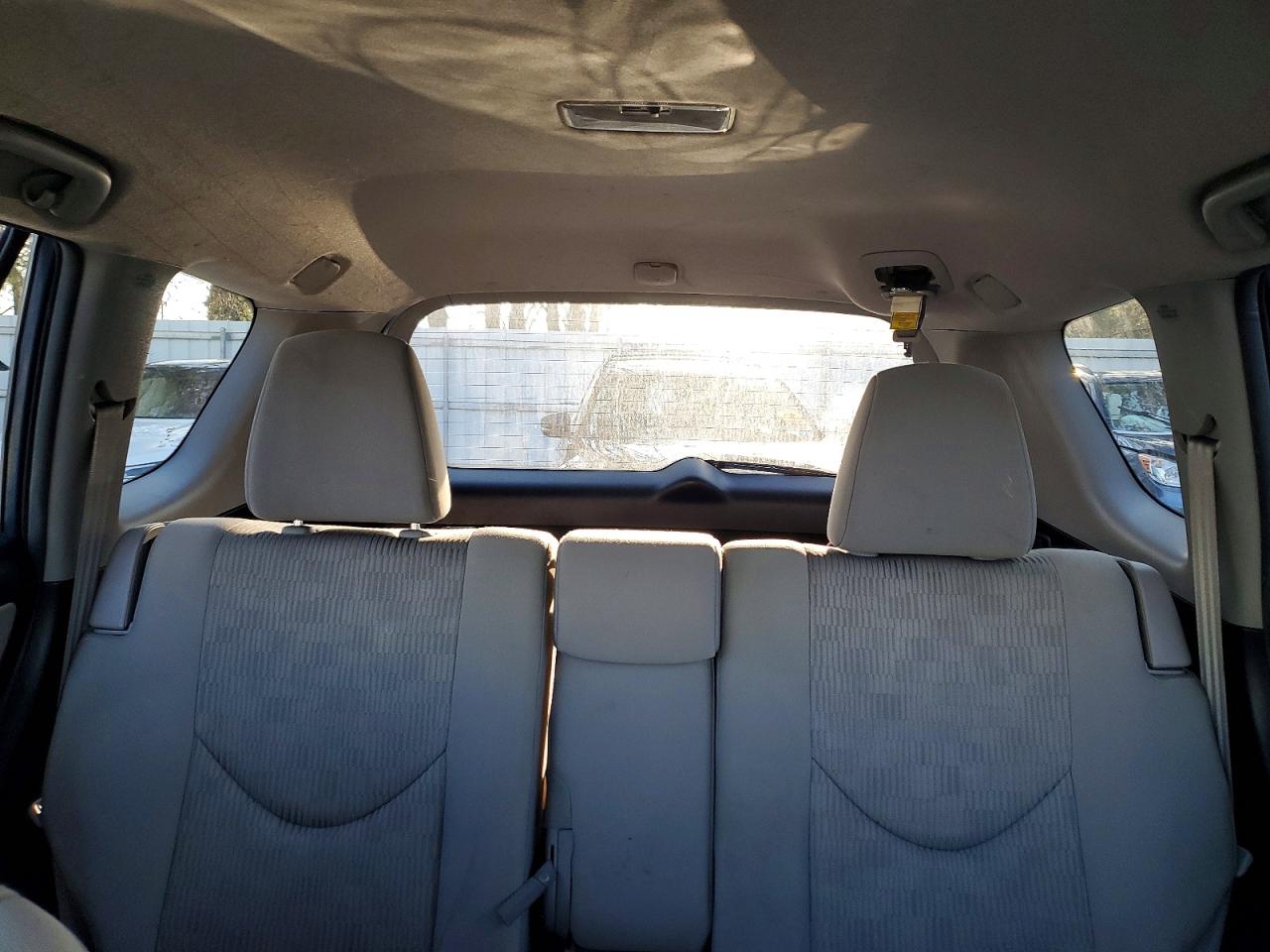 2011 TOYOTA RAV4 photo 10