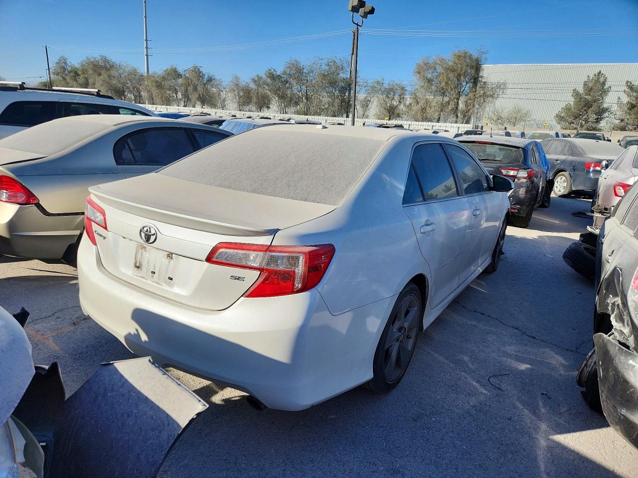 2014 TOYOTA CAMRY L photo 3