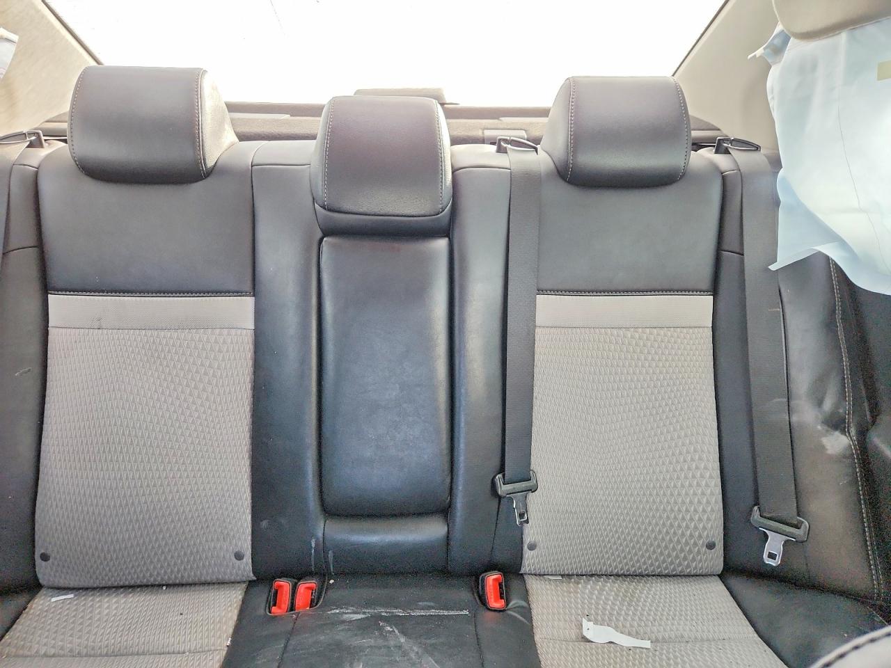 2014 TOYOTA CAMRY L photo 10