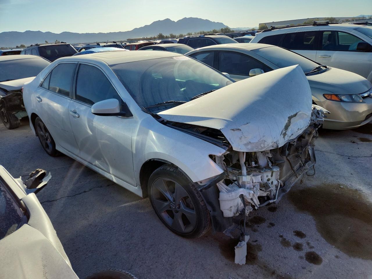 2014 TOYOTA CAMRY L photo 4