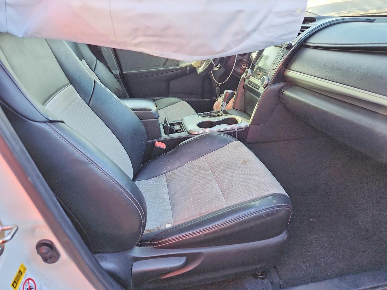 2014 TOYOTA CAMRY L photo 13