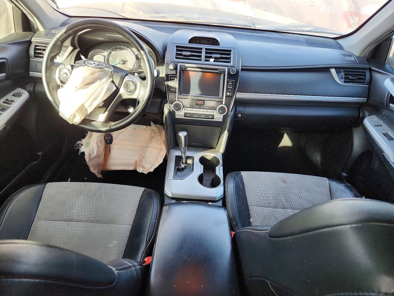 2014 TOYOTA CAMRY L photo 8