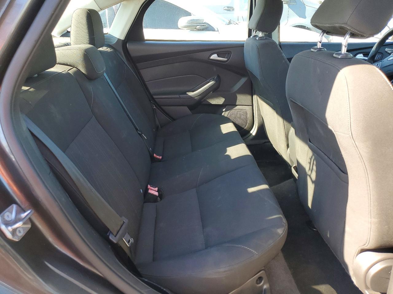 2015 FORD FOCUS SE photo 10