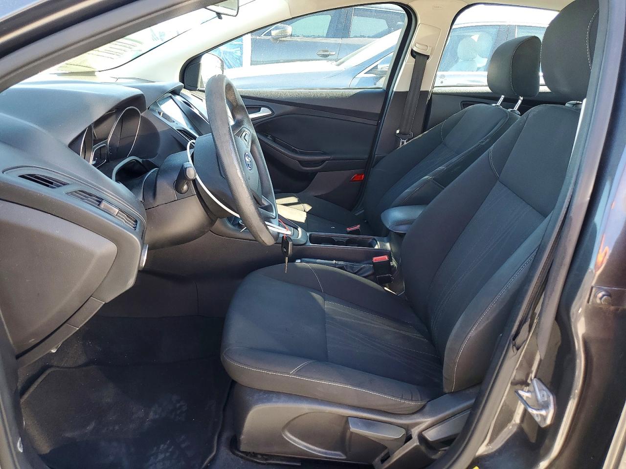 2015 FORD FOCUS SE photo 7