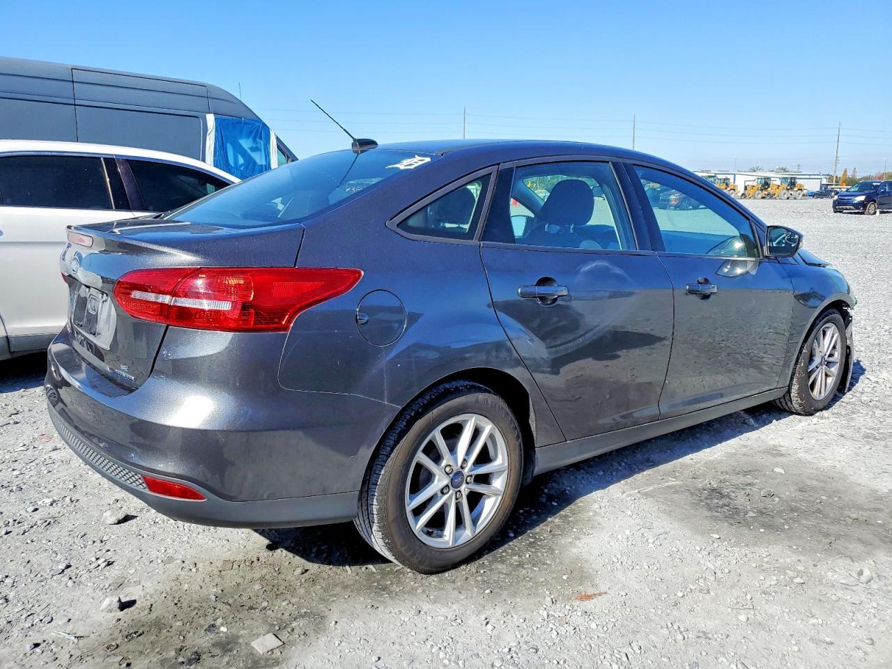 2015 FORD FOCUS SE photo 3