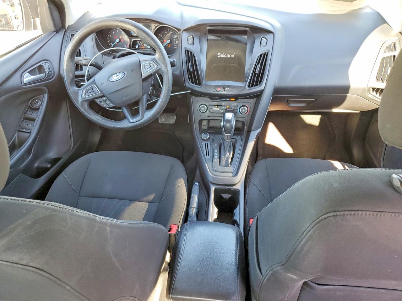 2015 FORD FOCUS SE photo 8
