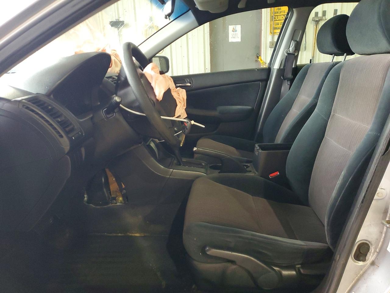 2003 HONDA ACCORD LX photo 7