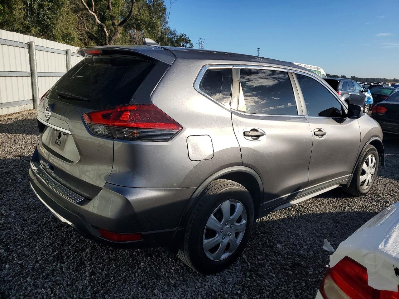 2018 NISSAN ROGUE S photo 3