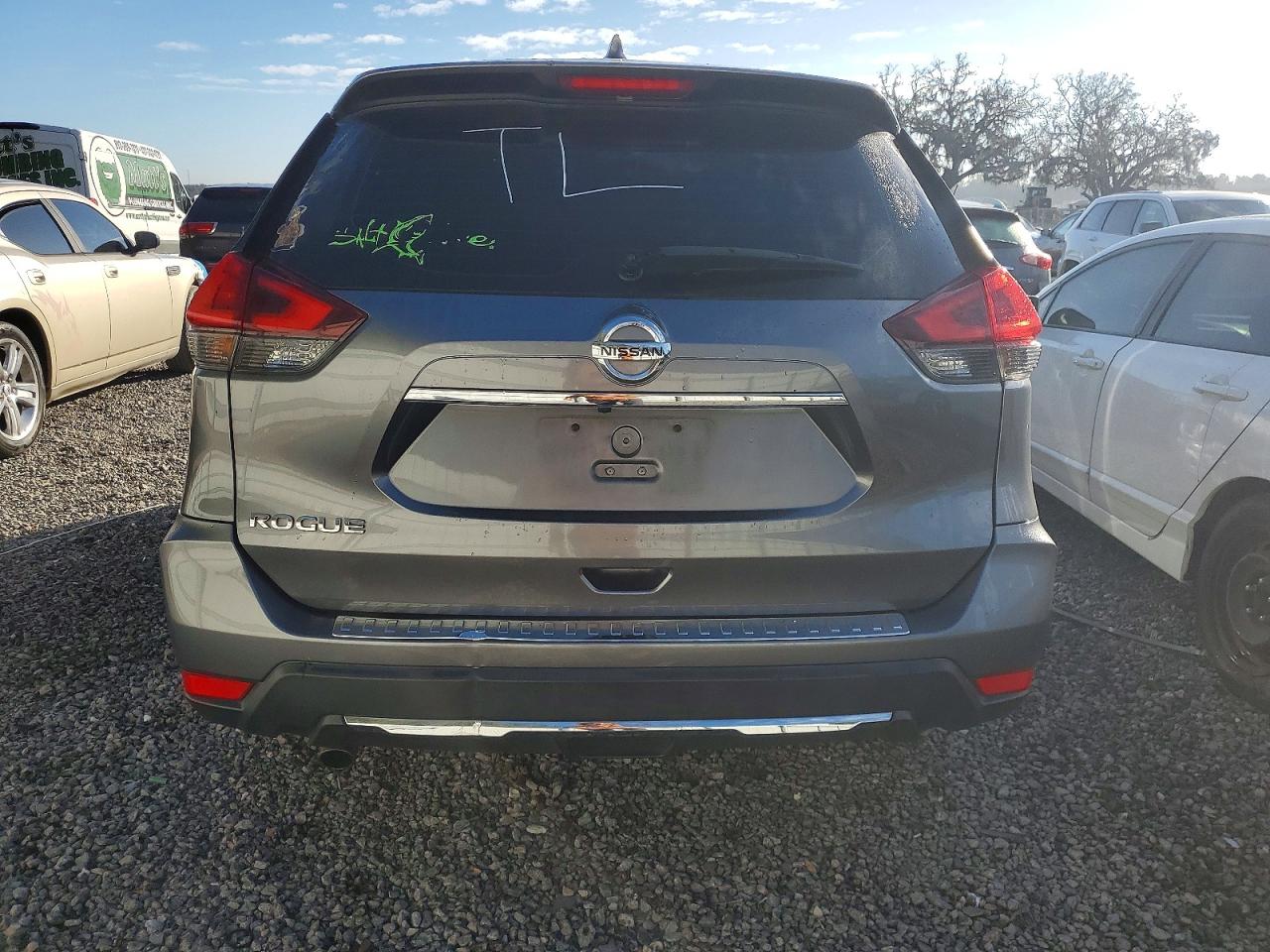 2018 NISSAN ROGUE S photo 6