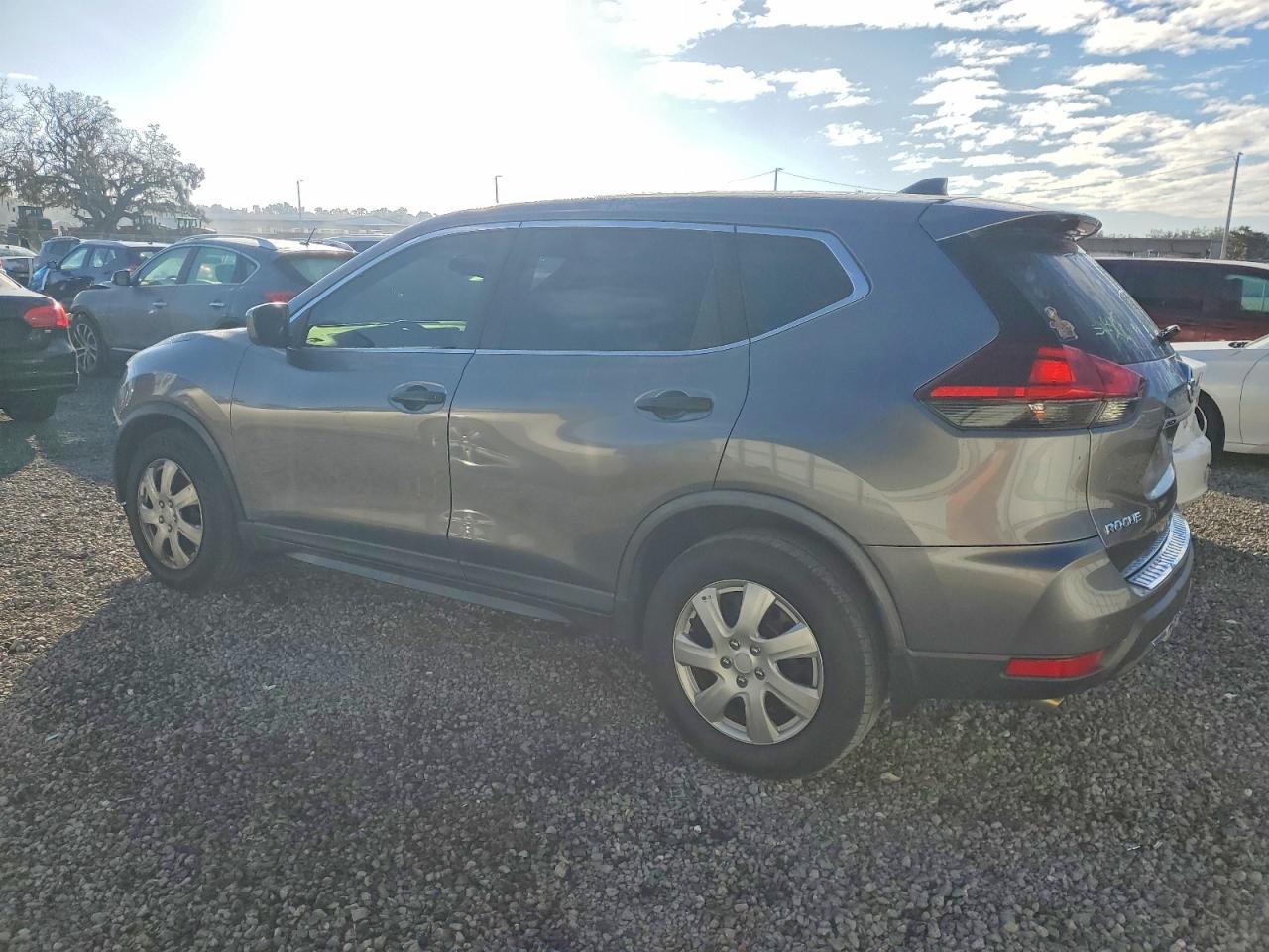 2018 NISSAN ROGUE S photo 2
