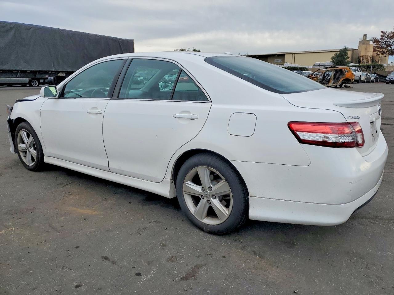 2011 TOYOTA CAMRY BASE photo 2