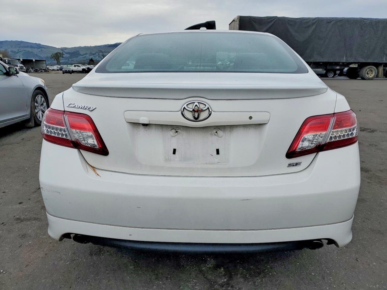 2011 TOYOTA CAMRY BASE photo 6